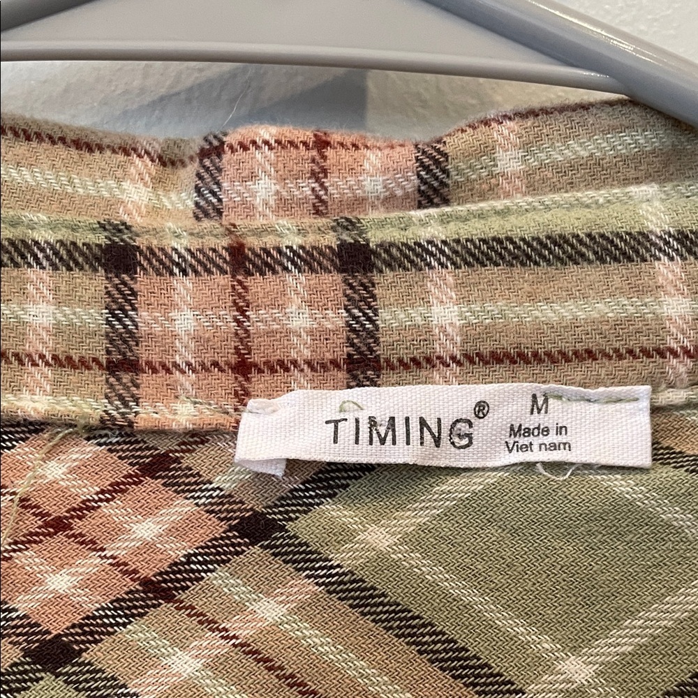 Sage green Plaid Cropped button front shirt medium like new - Picture 2 of 2